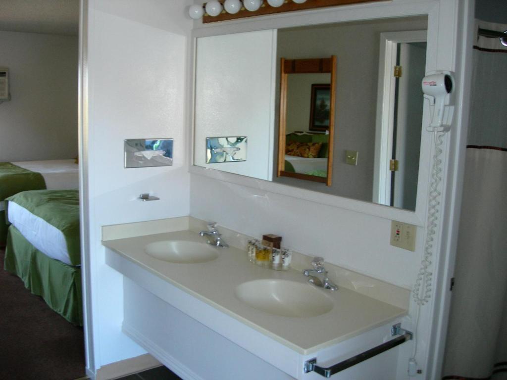 Walker River Motel 3*